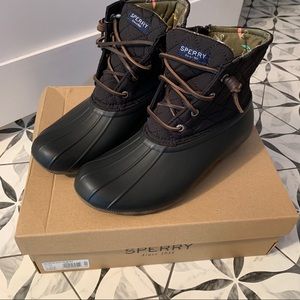 SPERRY | NIB Quilted Saltwater Classic Duck Boots in Black - SIZE W 8